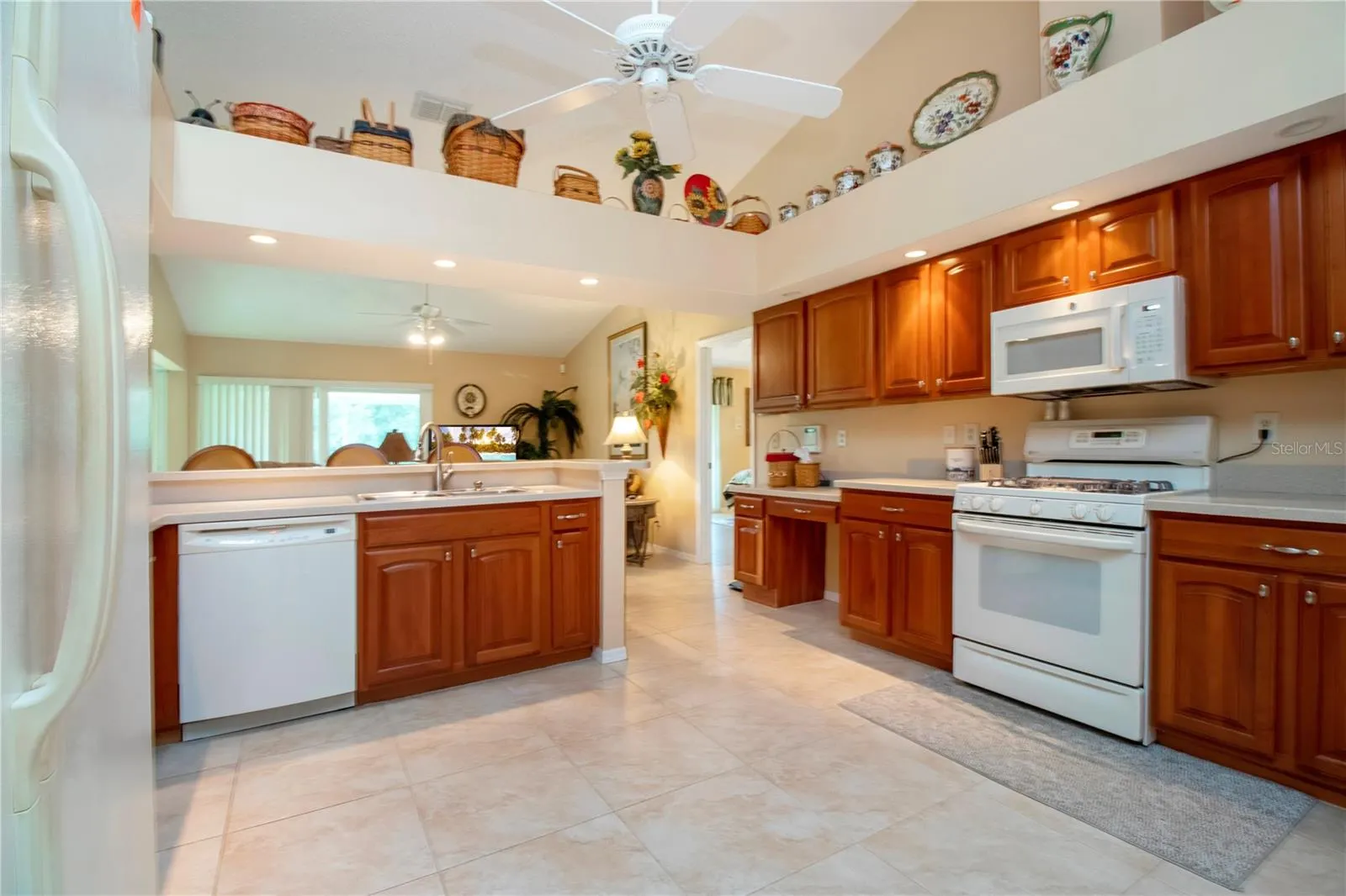 2039 BERRY ROBERTS DR
