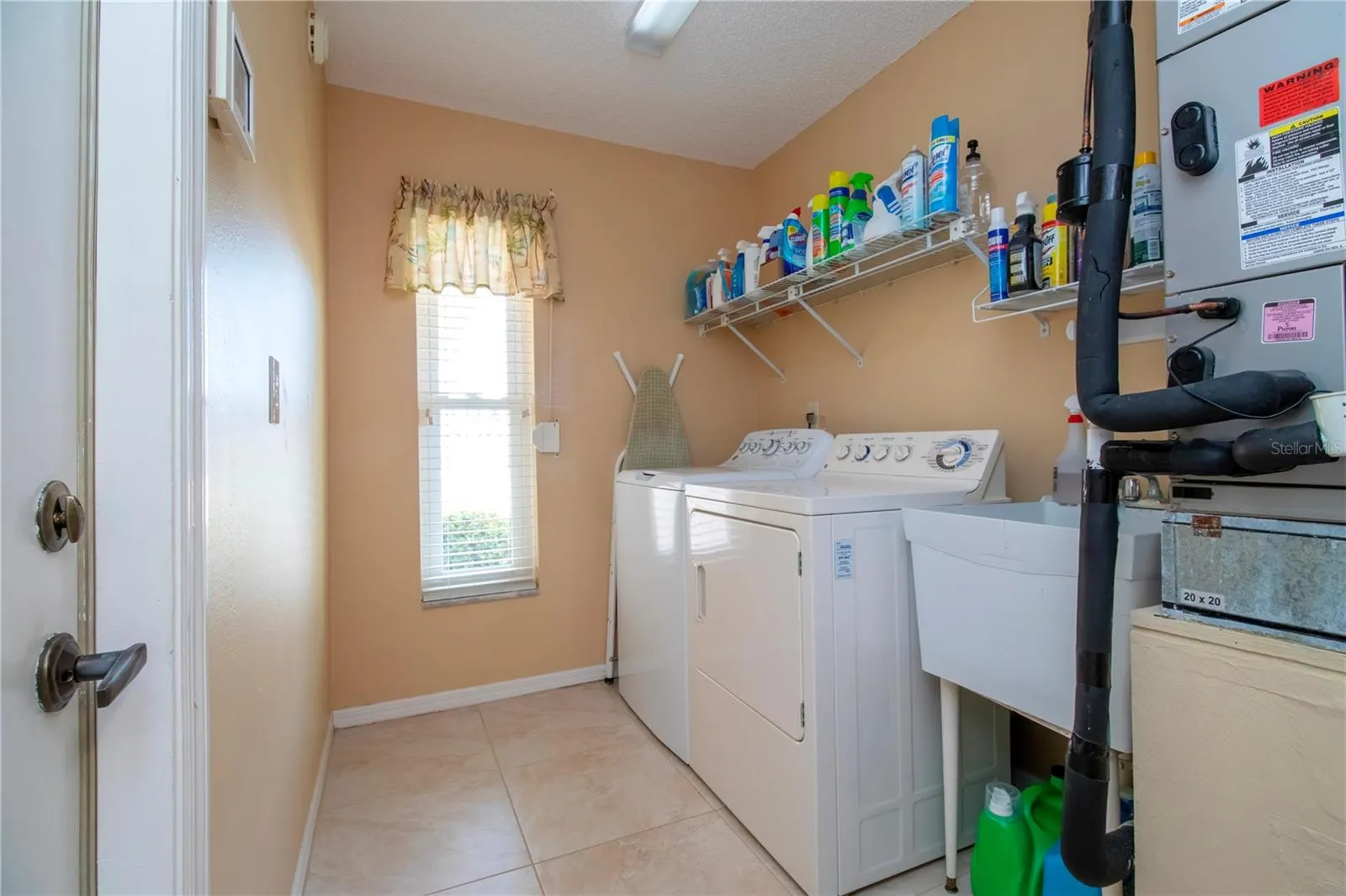 2039 BERRY ROBERTS DR