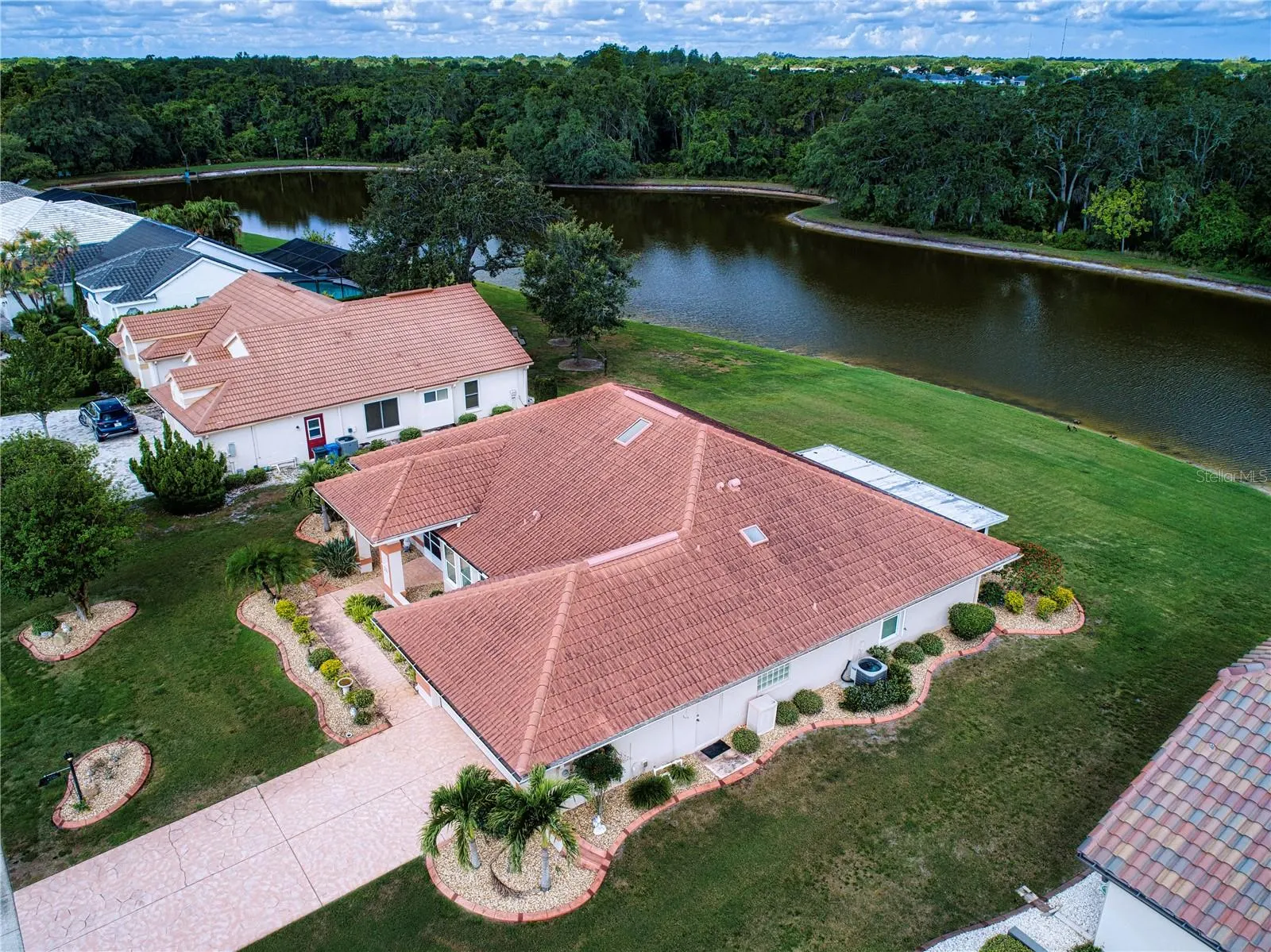 2039 BERRY ROBERTS DR