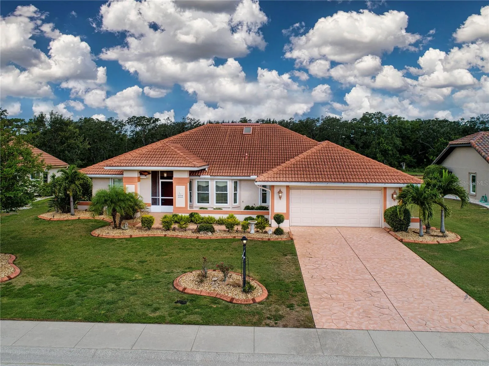 2039 BERRY ROBERTS DR