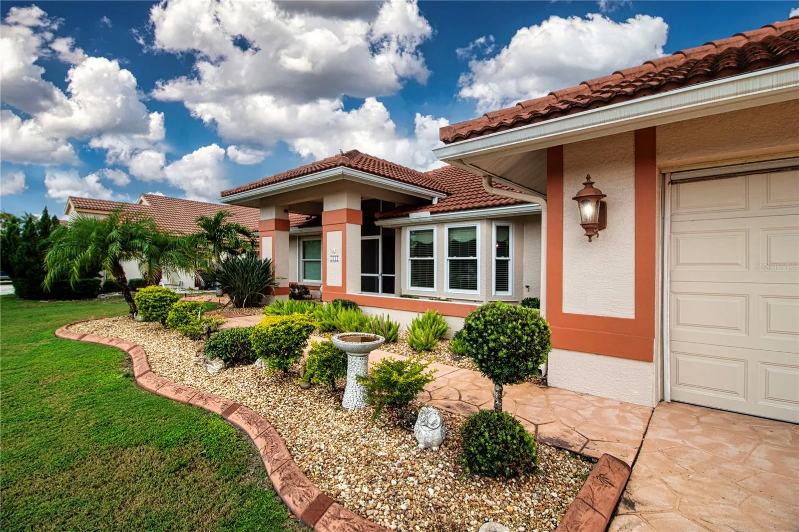 2039 BERRY ROBERTS DR