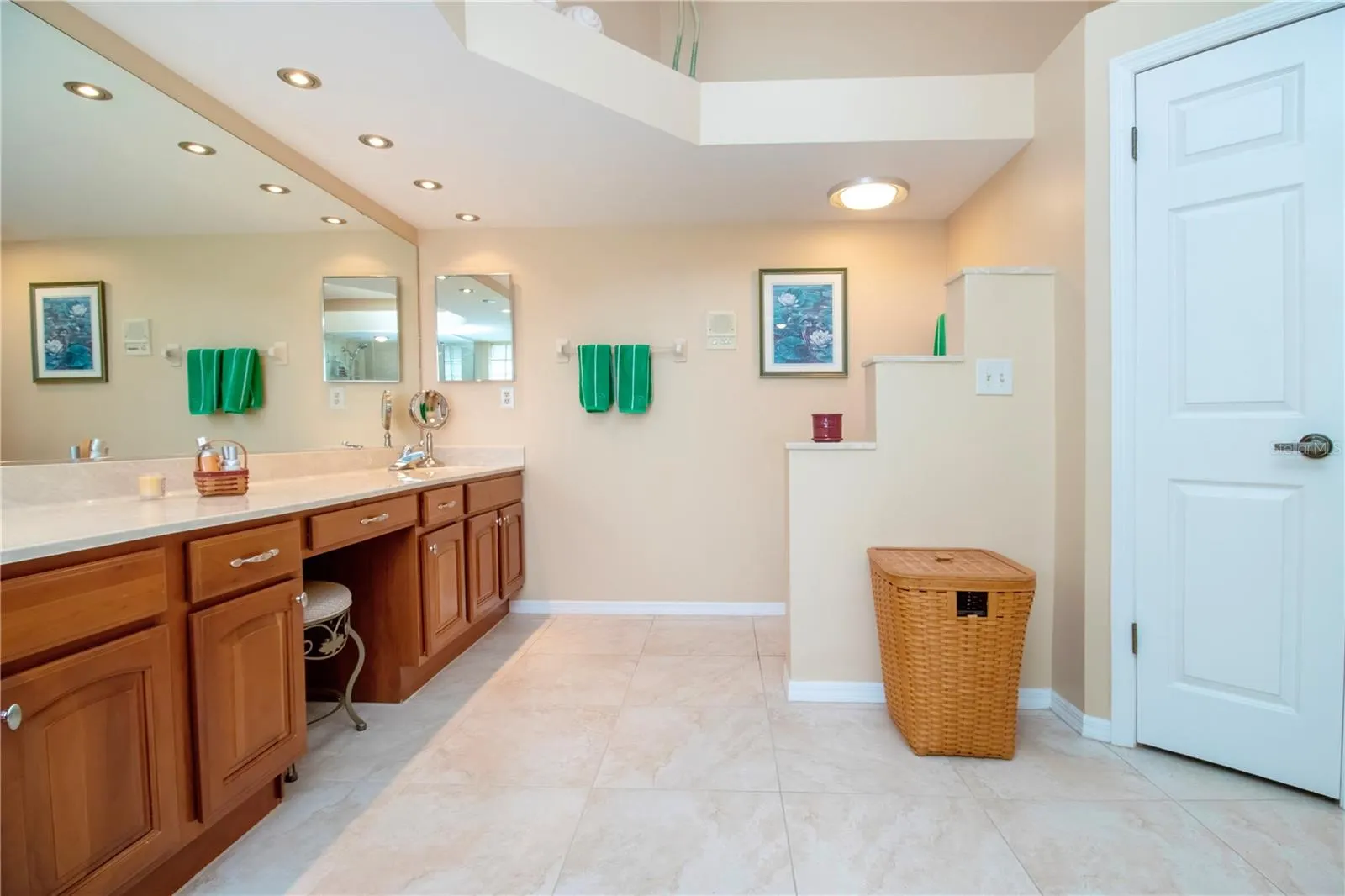 2039 BERRY ROBERTS DR