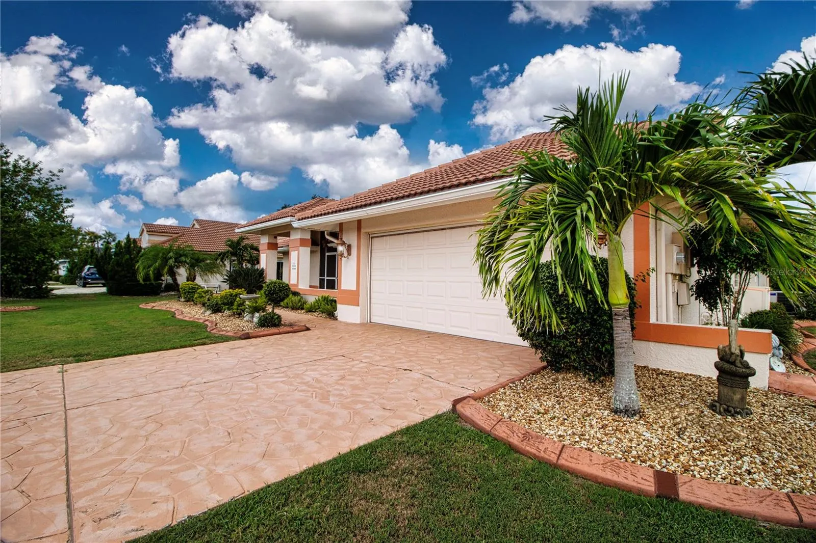 2039 BERRY ROBERTS DR