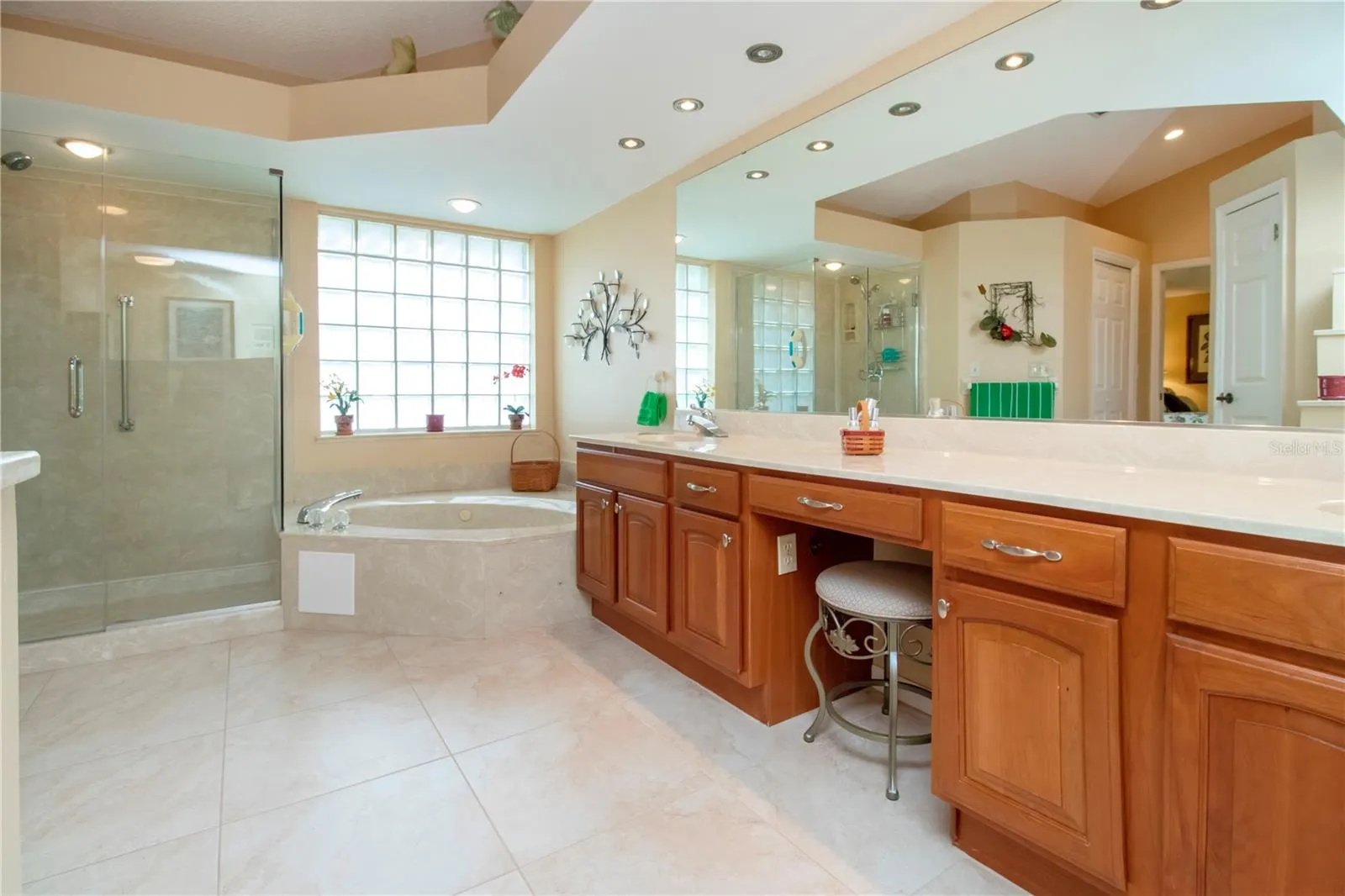2039 BERRY ROBERTS DR