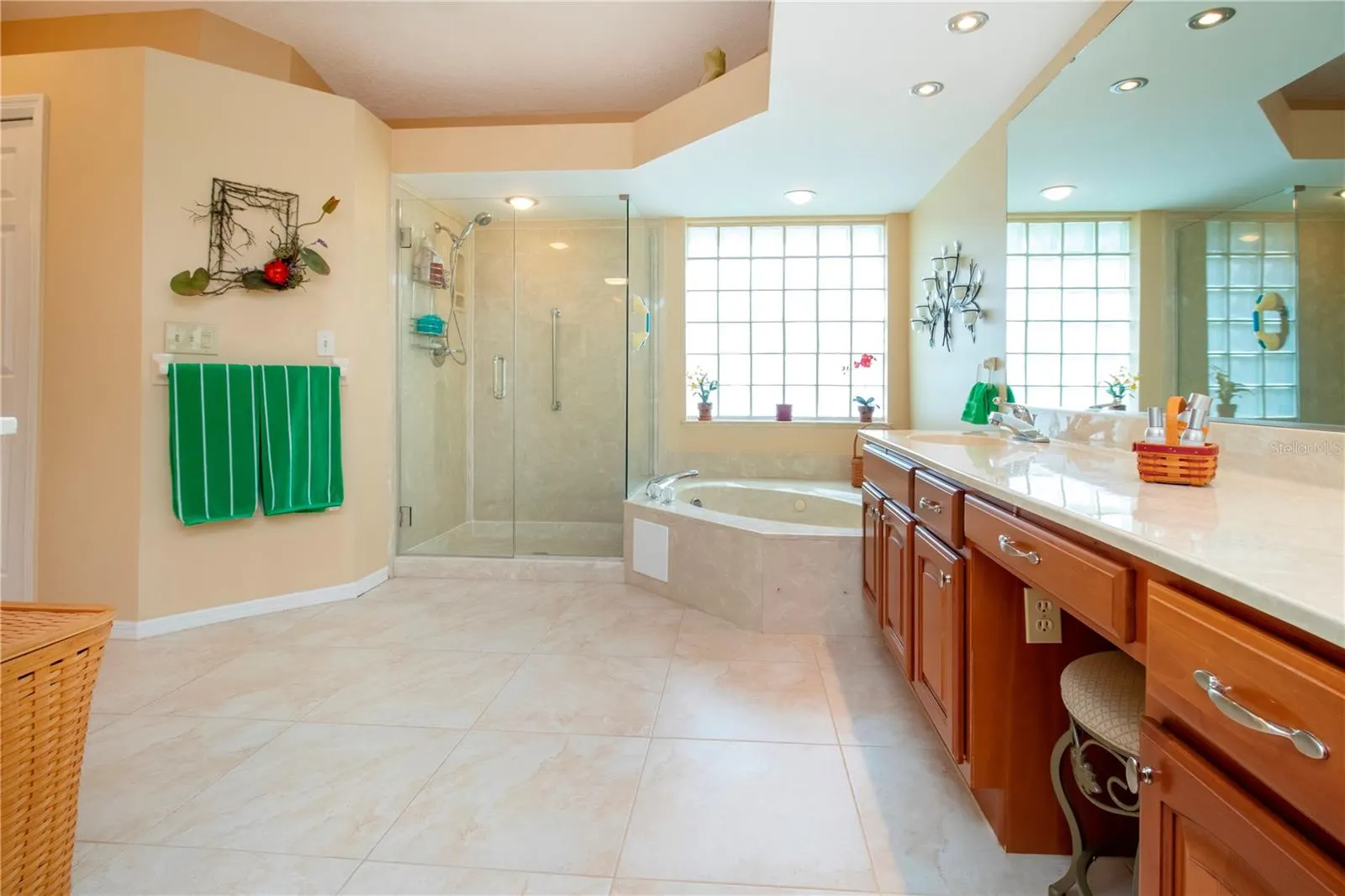 2039 BERRY ROBERTS DR