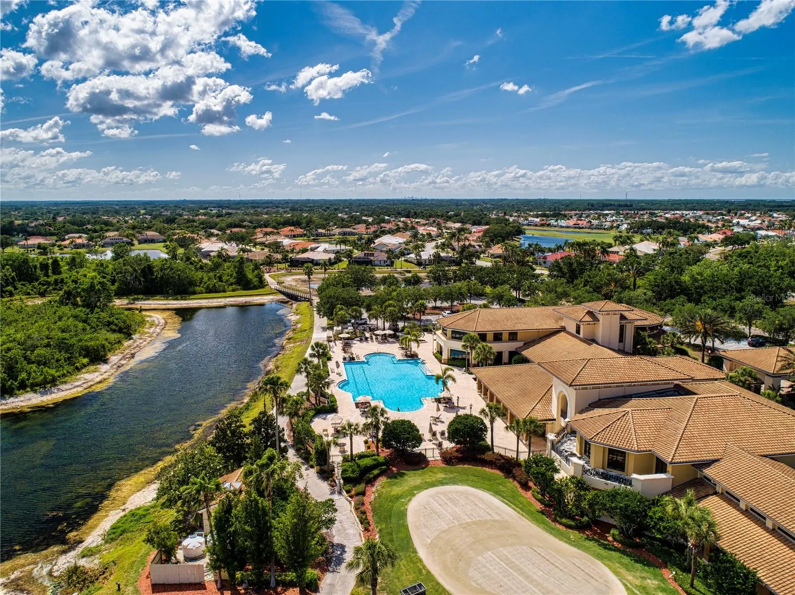 2039 BERRY ROBERTS DR