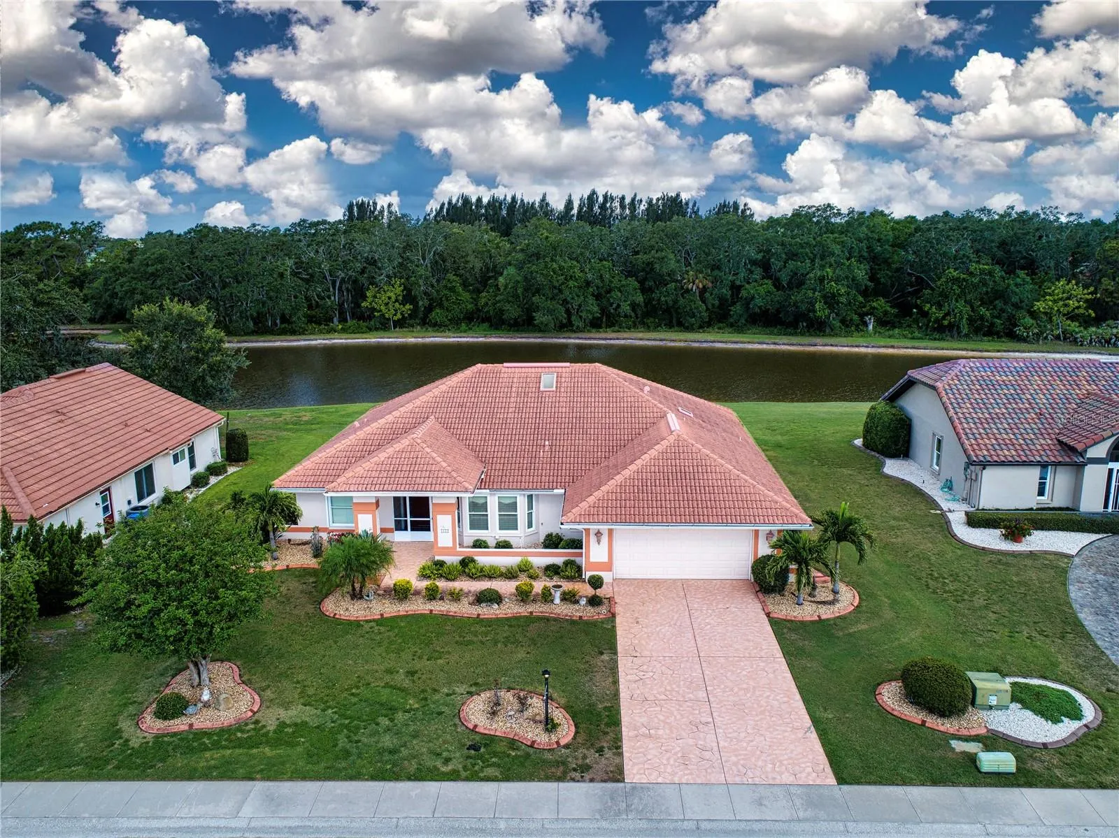 2039 BERRY ROBERTS DR