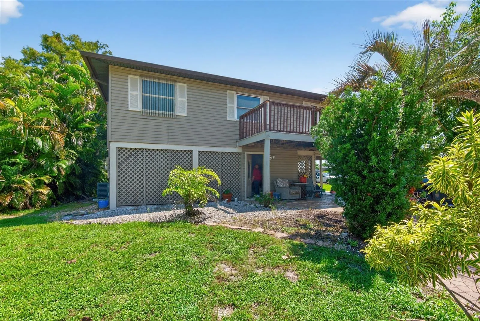 8521 CYPRESS DR S