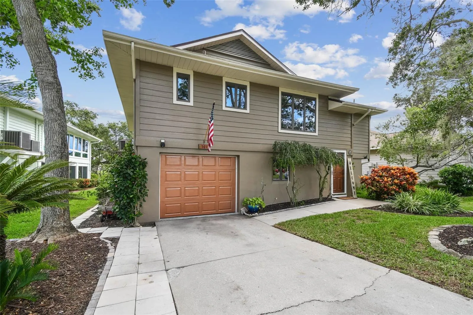 1011 S POINTE ALEXIS DR