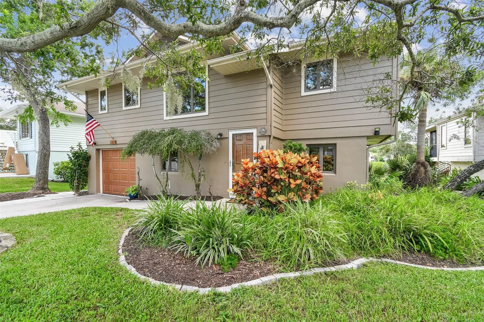 1011 S POINTE ALEXIS DR