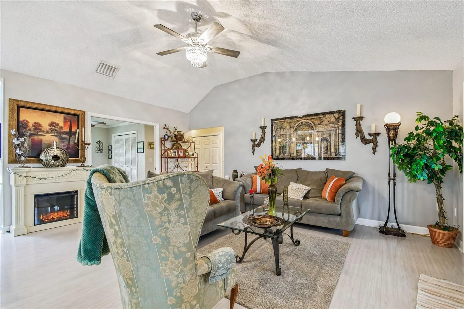 1011 S POINTE ALEXIS DR