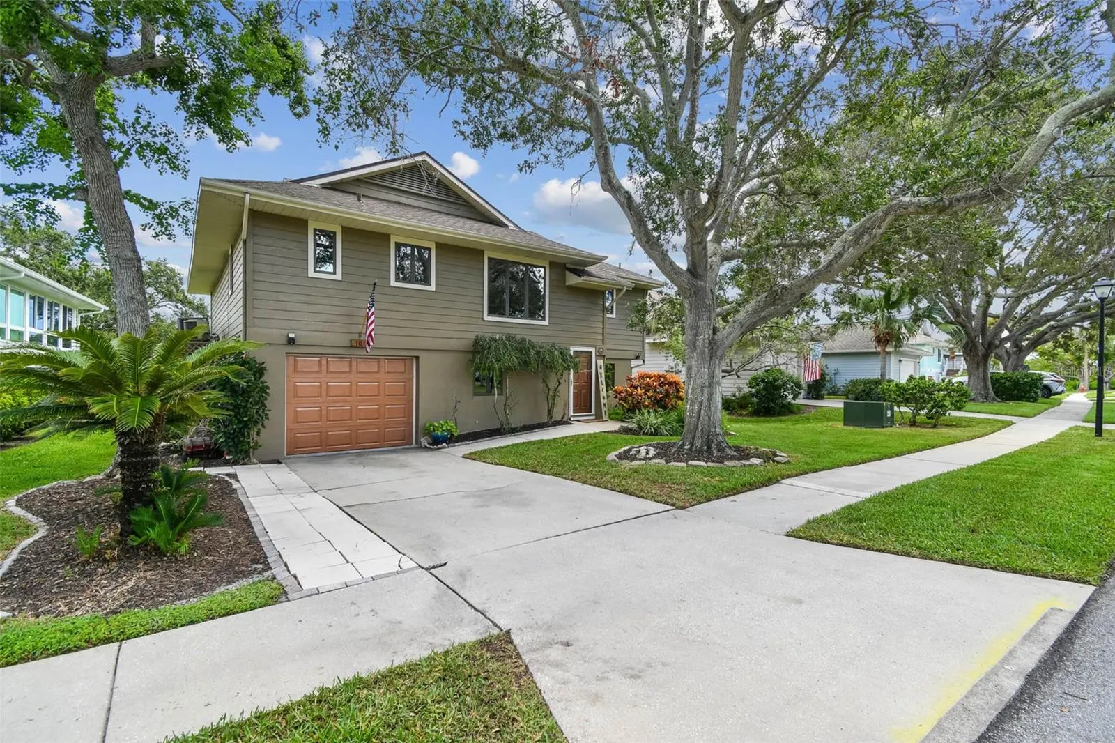 1011 S POINTE ALEXIS DR