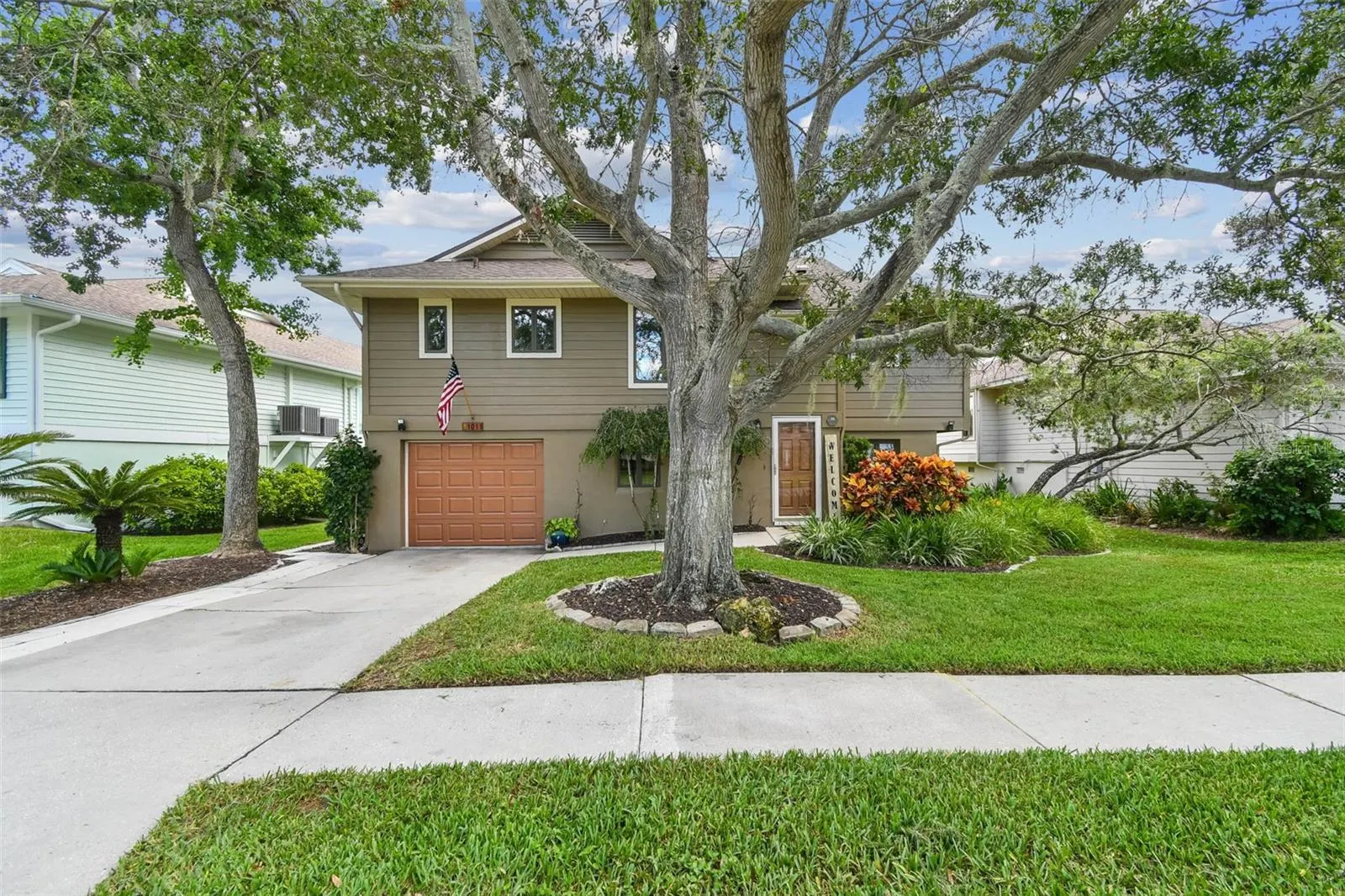 1011 S POINTE ALEXIS DR