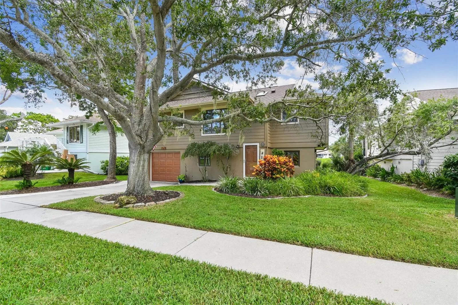1011 S POINTE ALEXIS DR
