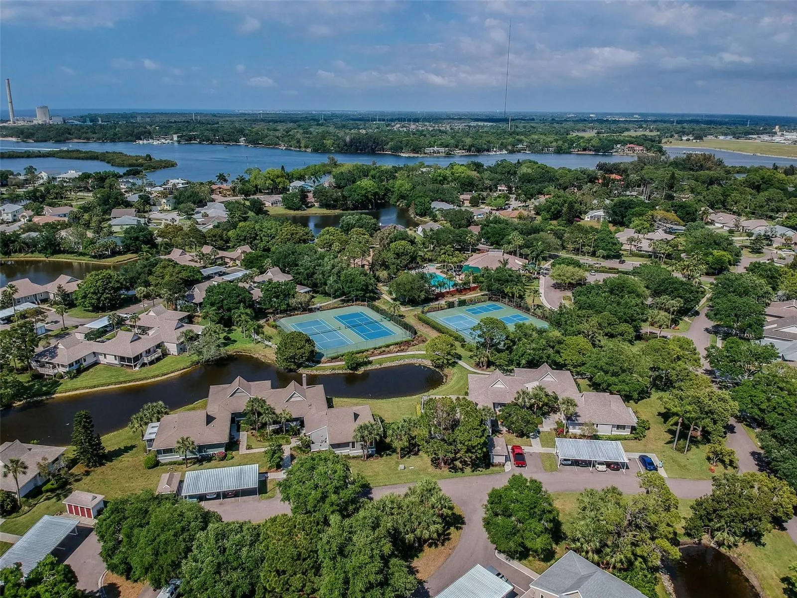 1011 S POINTE ALEXIS DR
