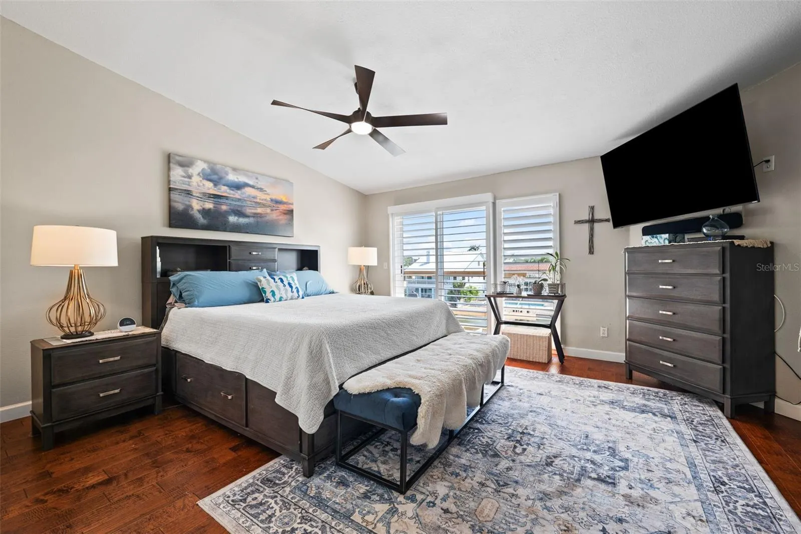 639 GARLAND CIR