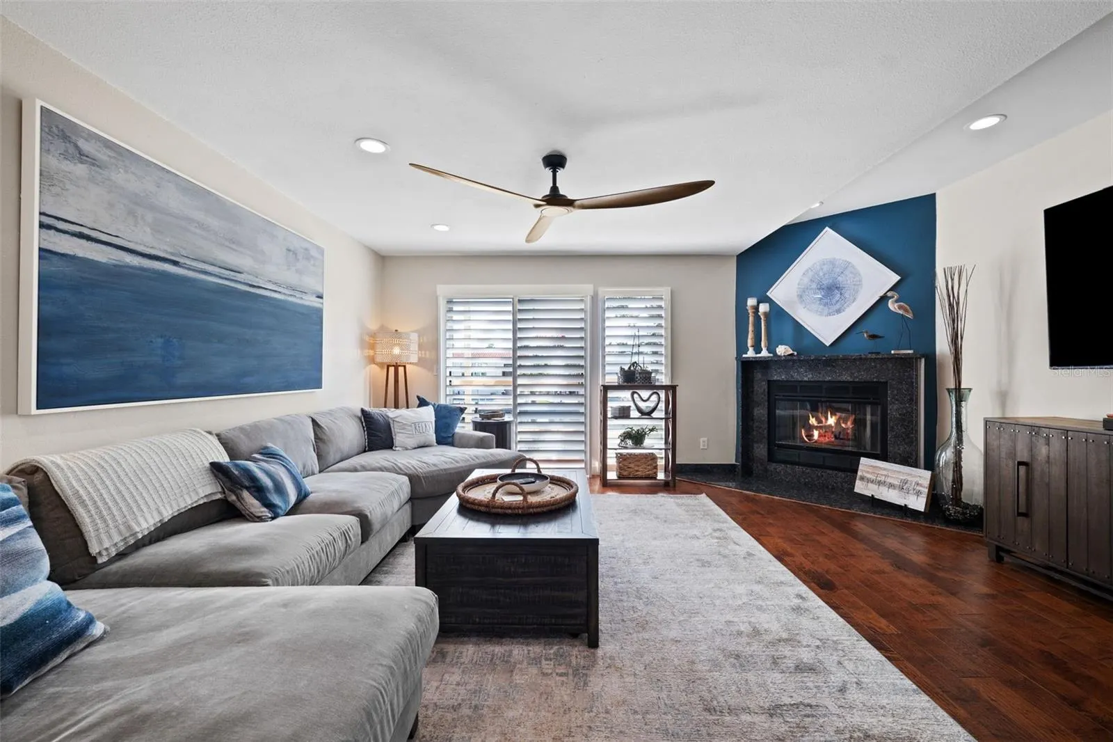 639 GARLAND CIR