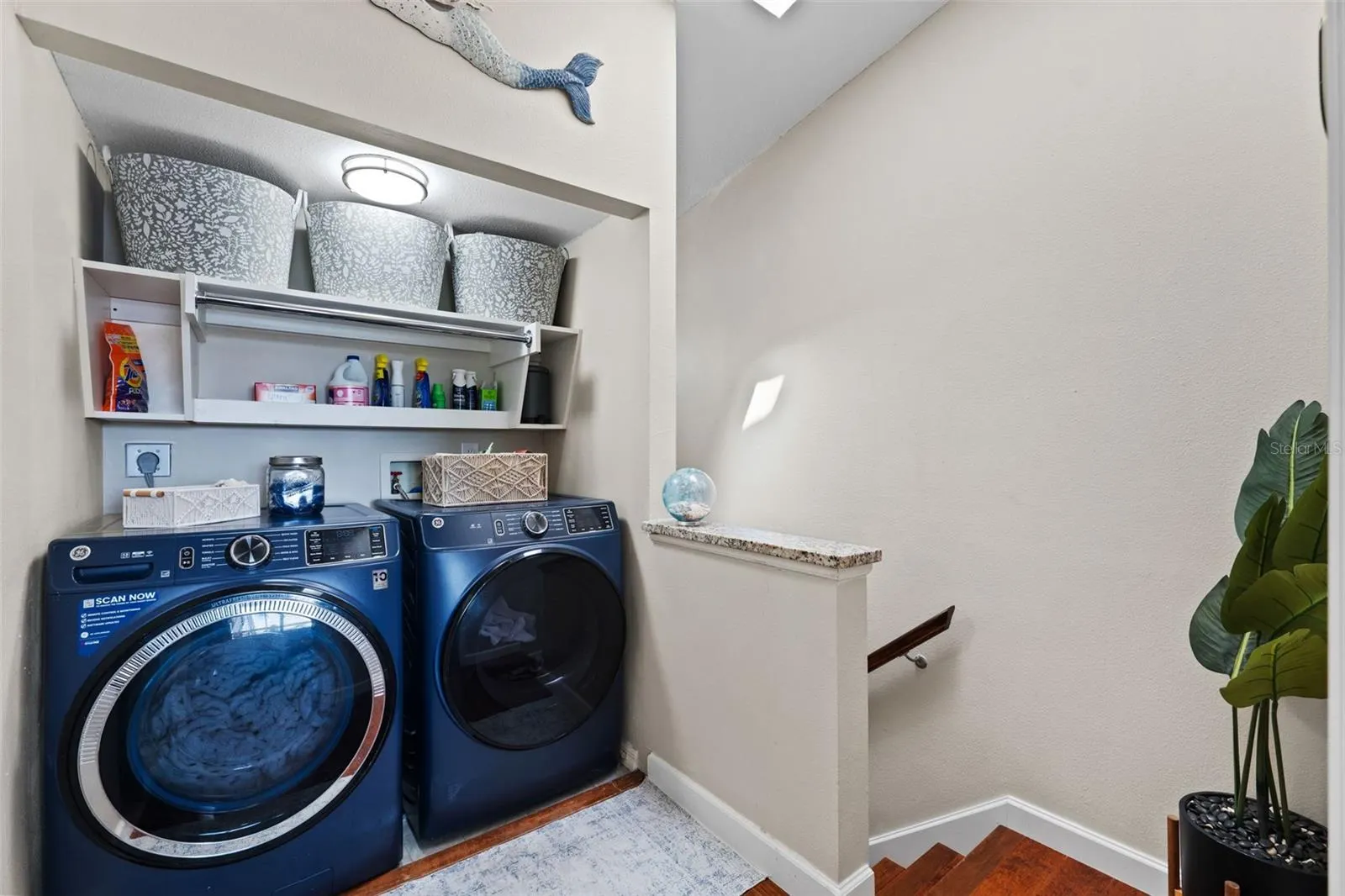 639 GARLAND CIR