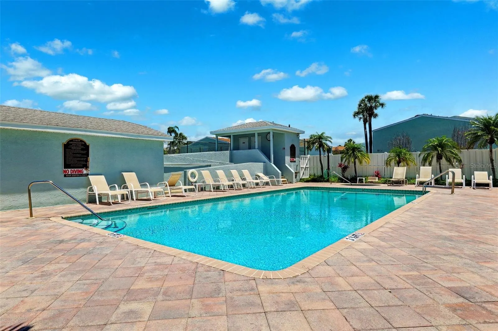 639 GARLAND CIR