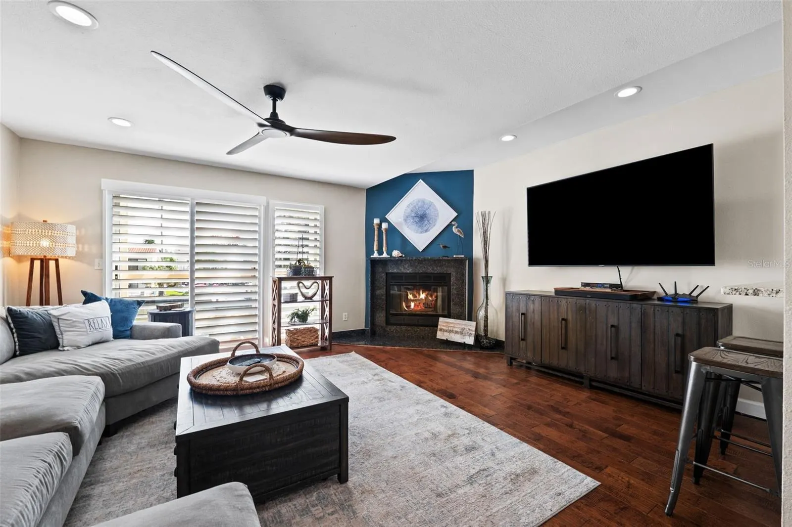 639 GARLAND CIR