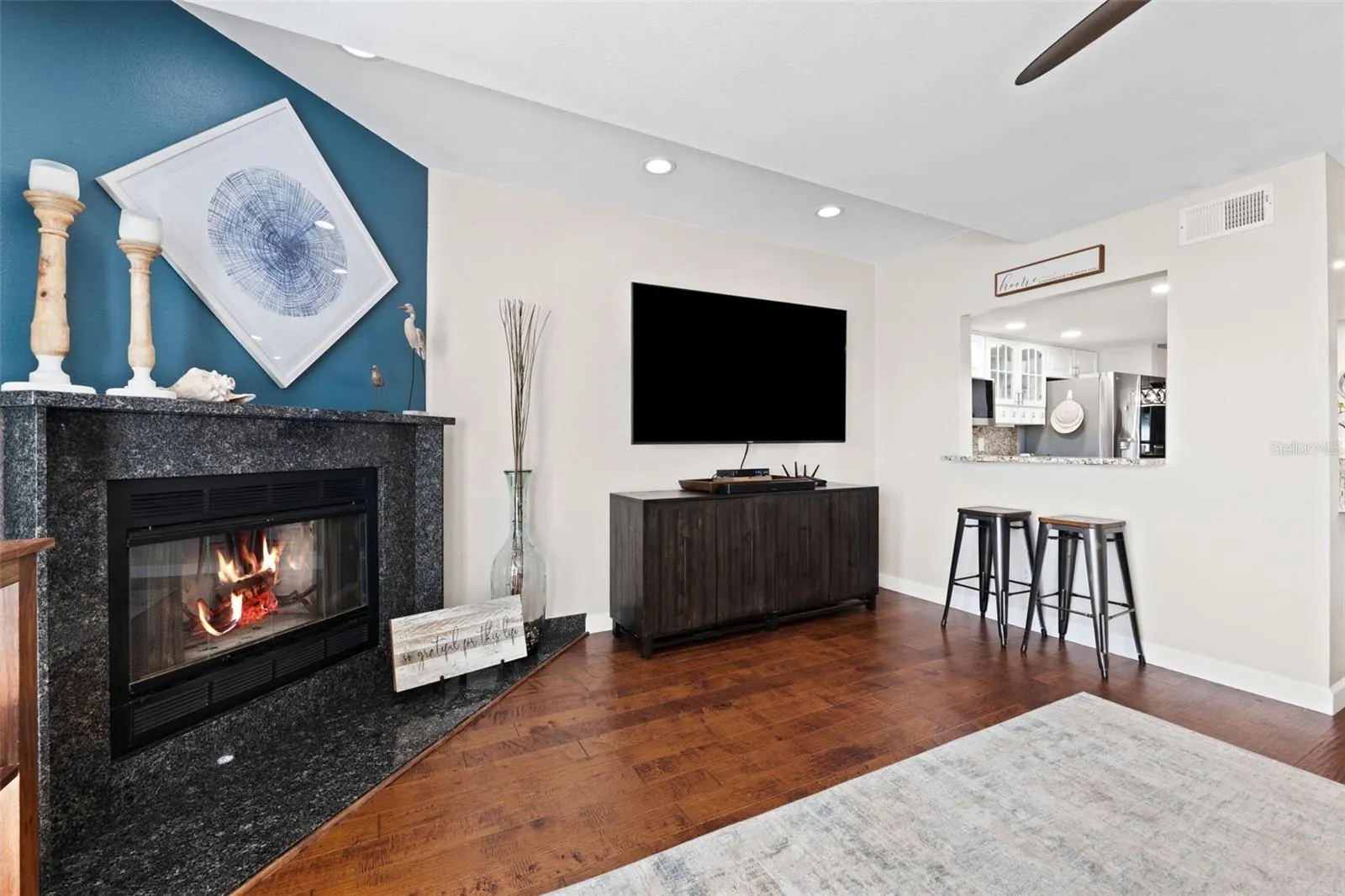 639 GARLAND CIR