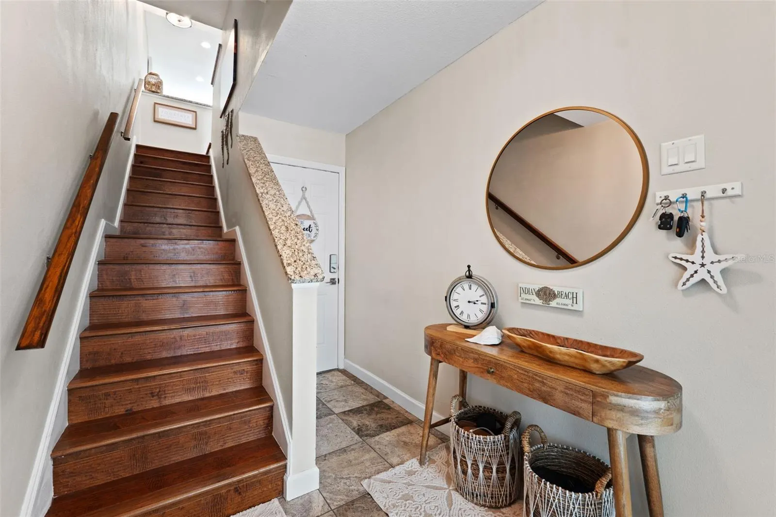 639 GARLAND CIR