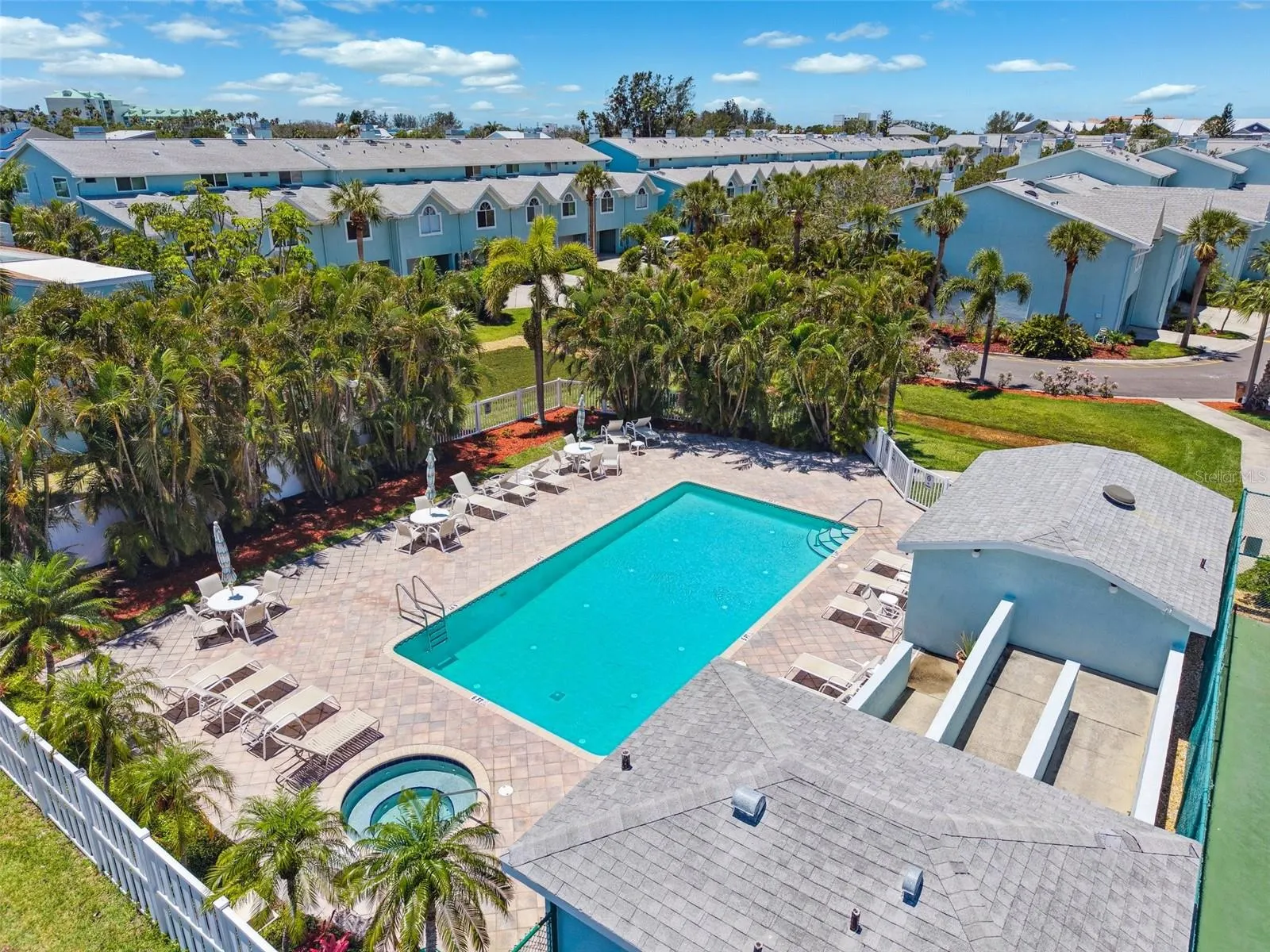 639 GARLAND CIR