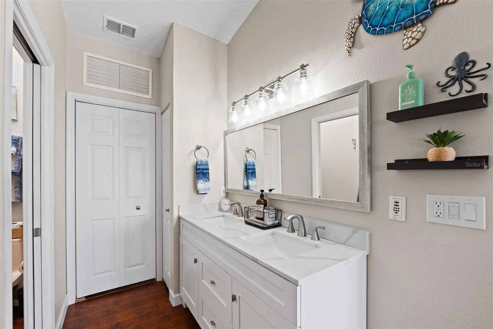 639 GARLAND CIR