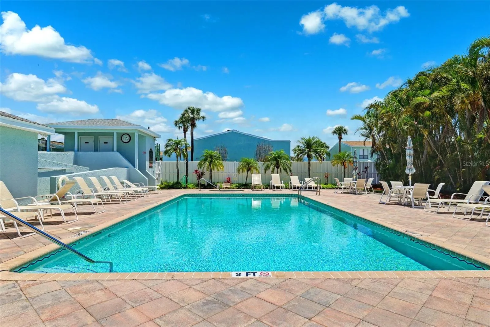 639 GARLAND CIR