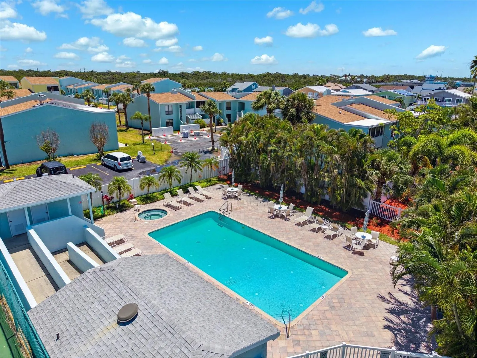 639 GARLAND CIR