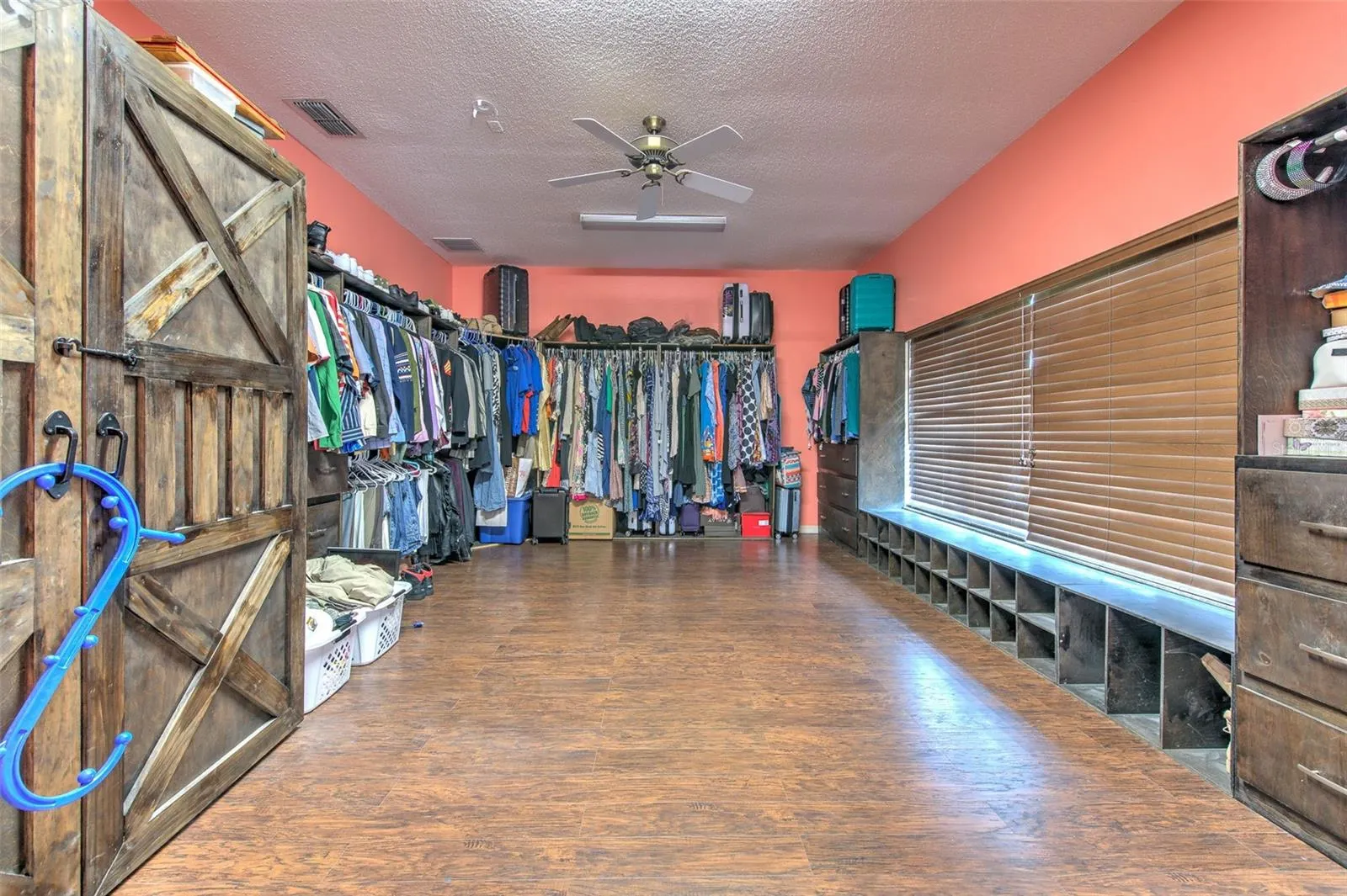2515 PARKLAND DR
