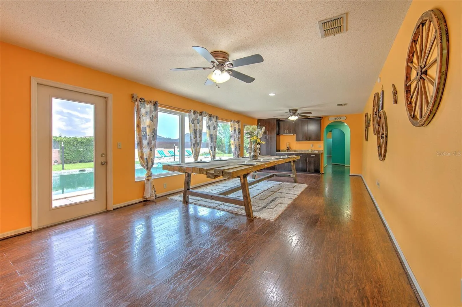 2515 PARKLAND DR