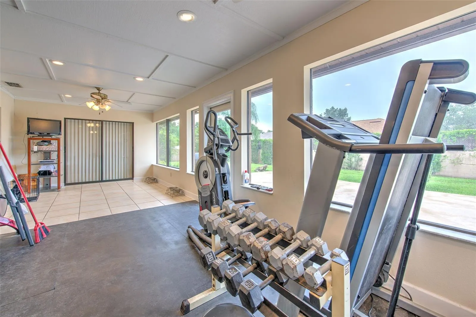 2515 PARKLAND DR
