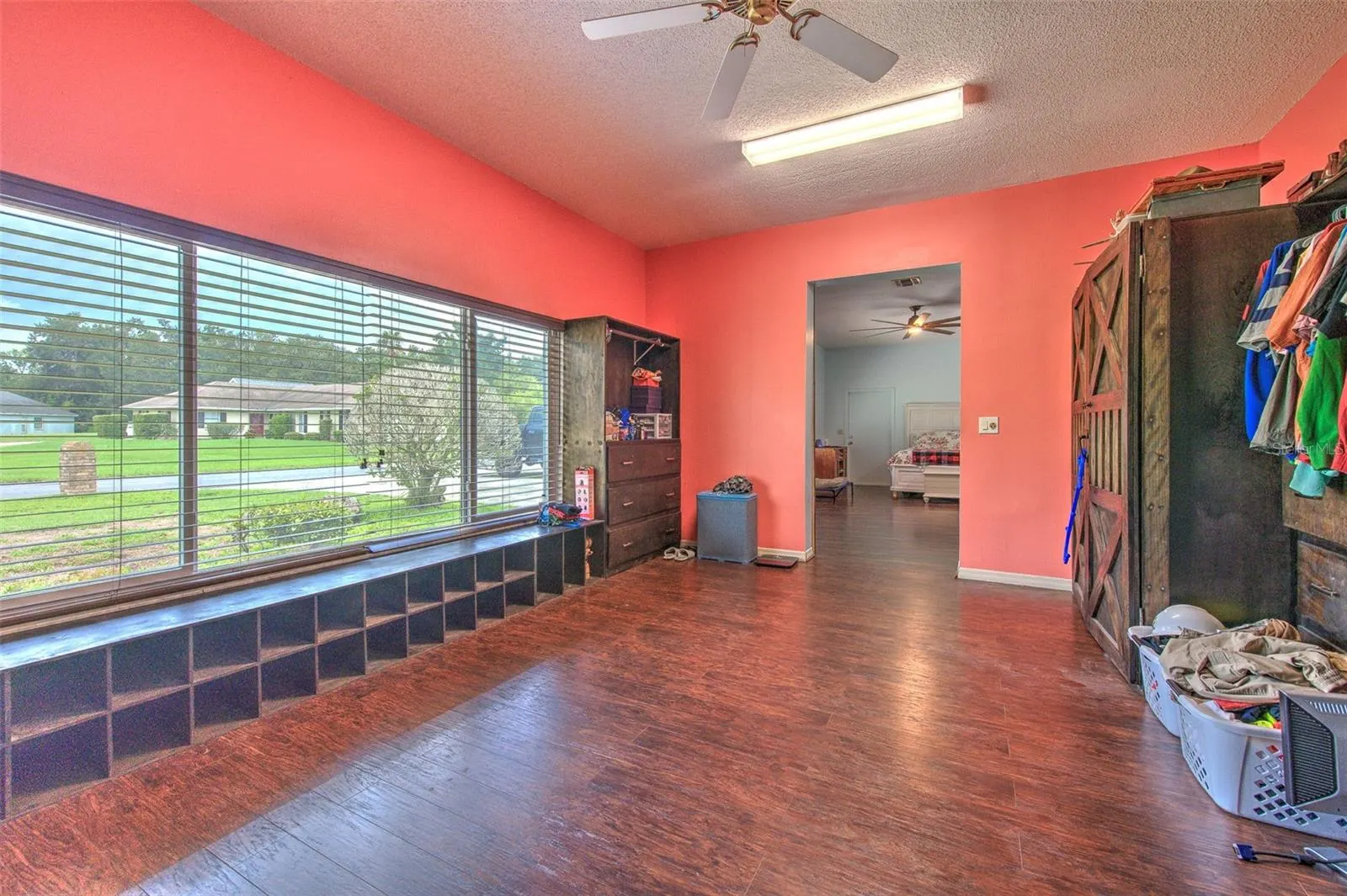 2515 PARKLAND DR