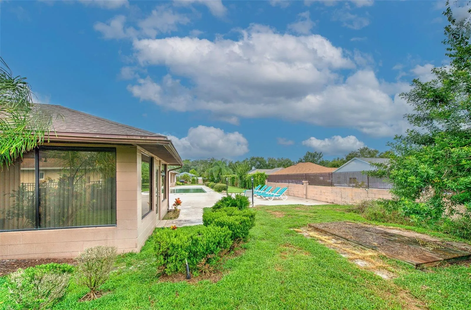 2515 PARKLAND DR