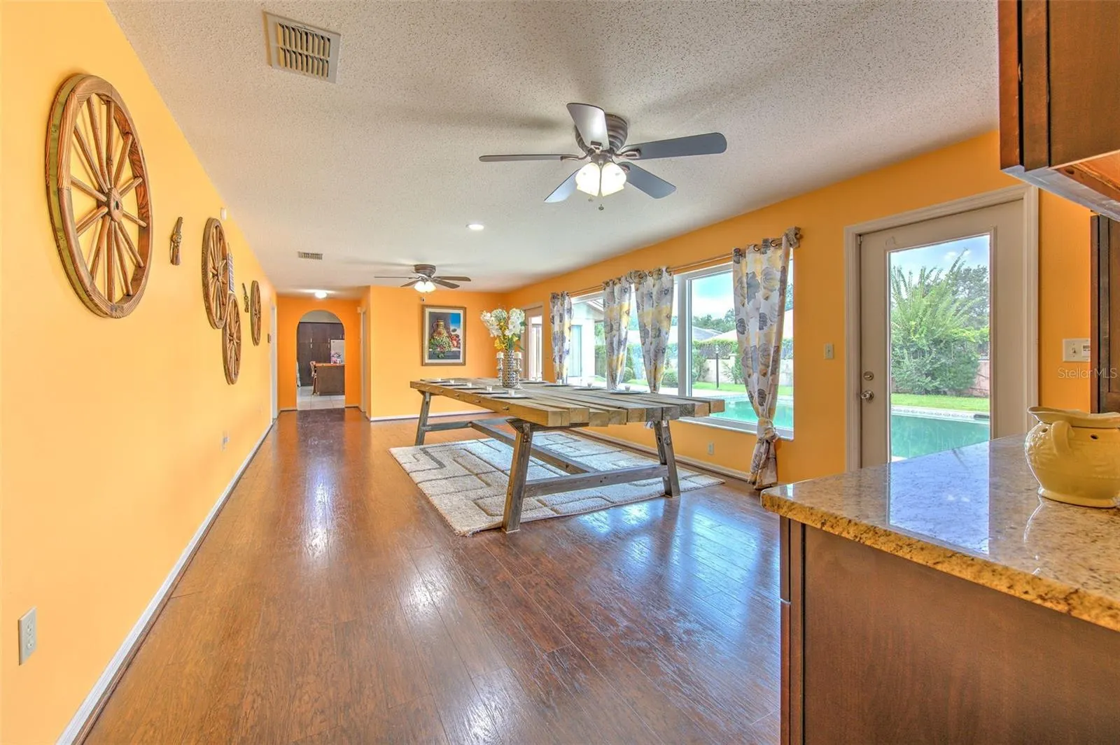 2515 PARKLAND DR