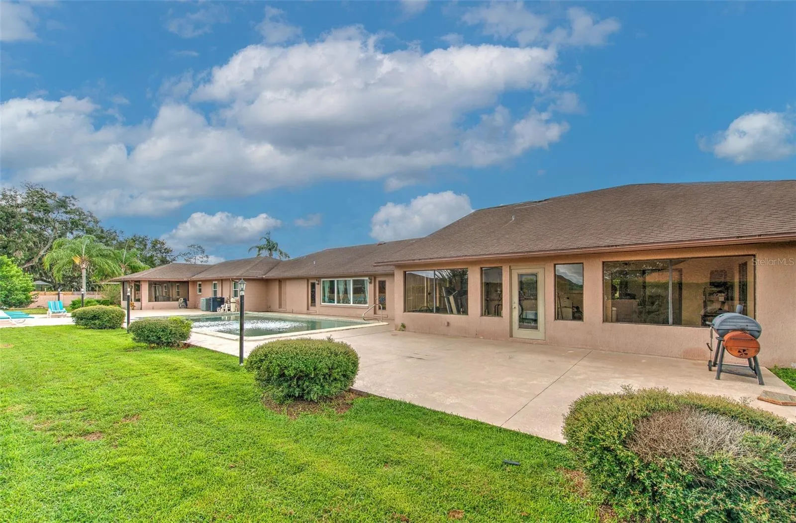 2515 PARKLAND DR