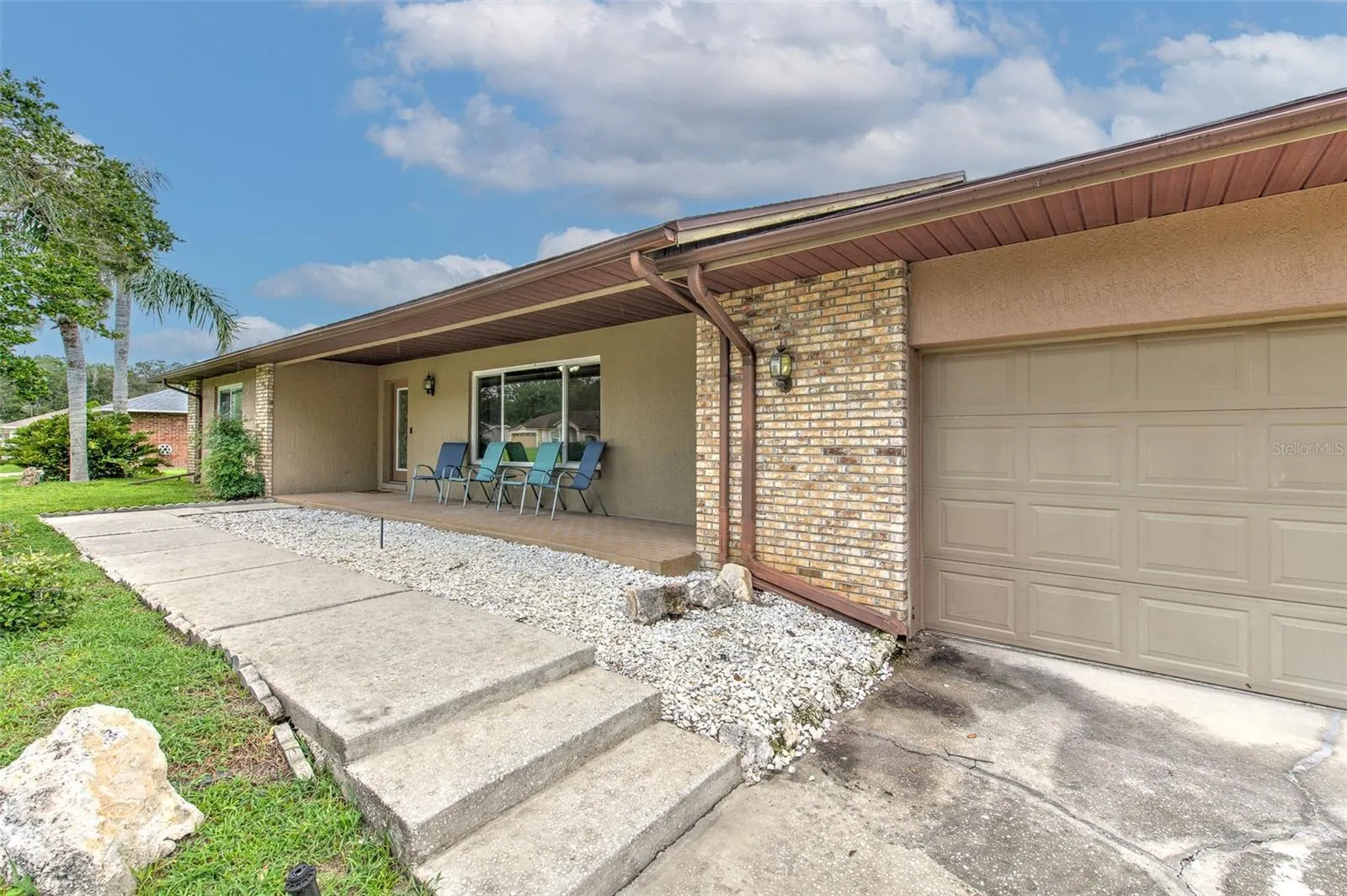 2515 PARKLAND DR