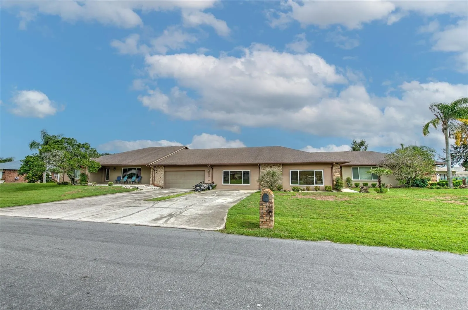 2515 PARKLAND DR