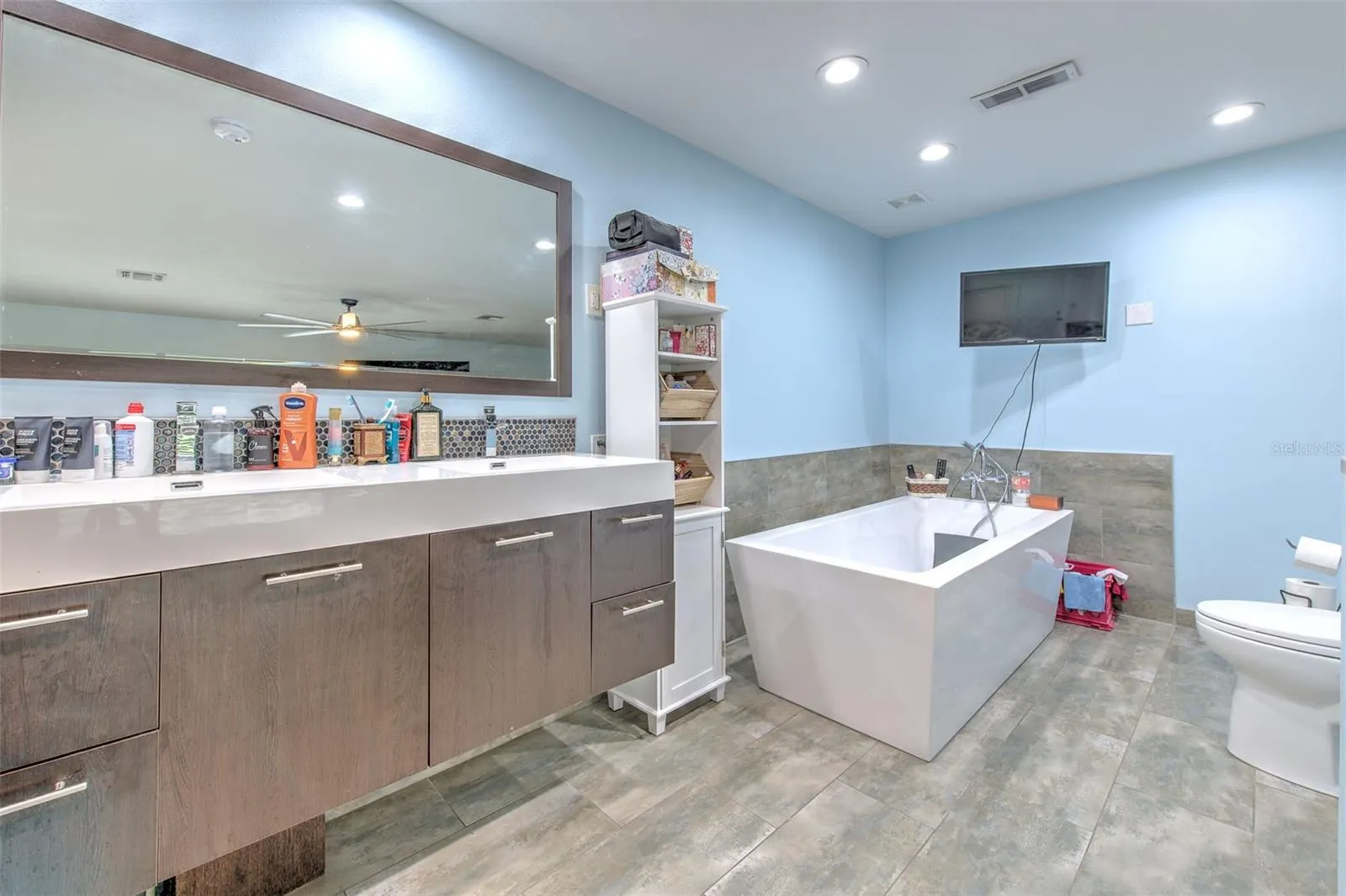 2515 PARKLAND DR