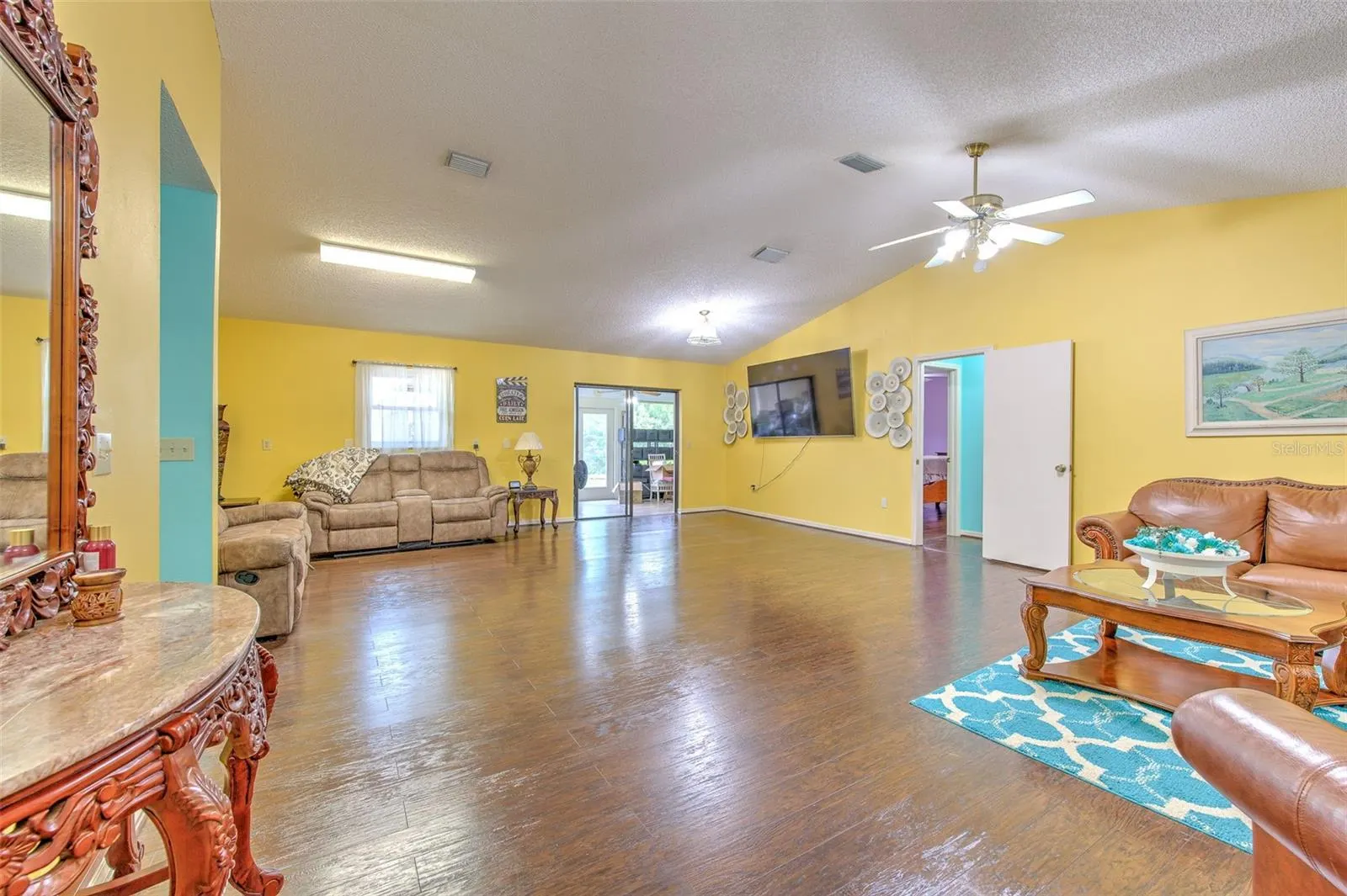2515 PARKLAND DR