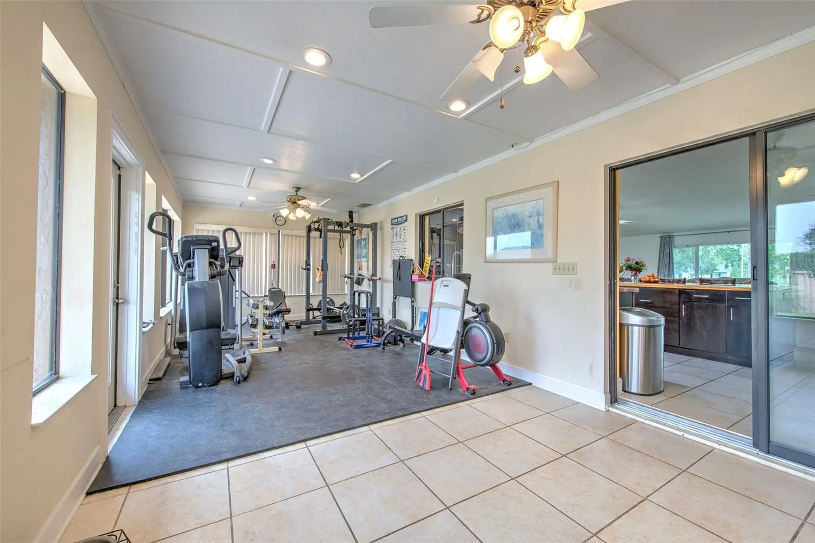 2515 PARKLAND DR