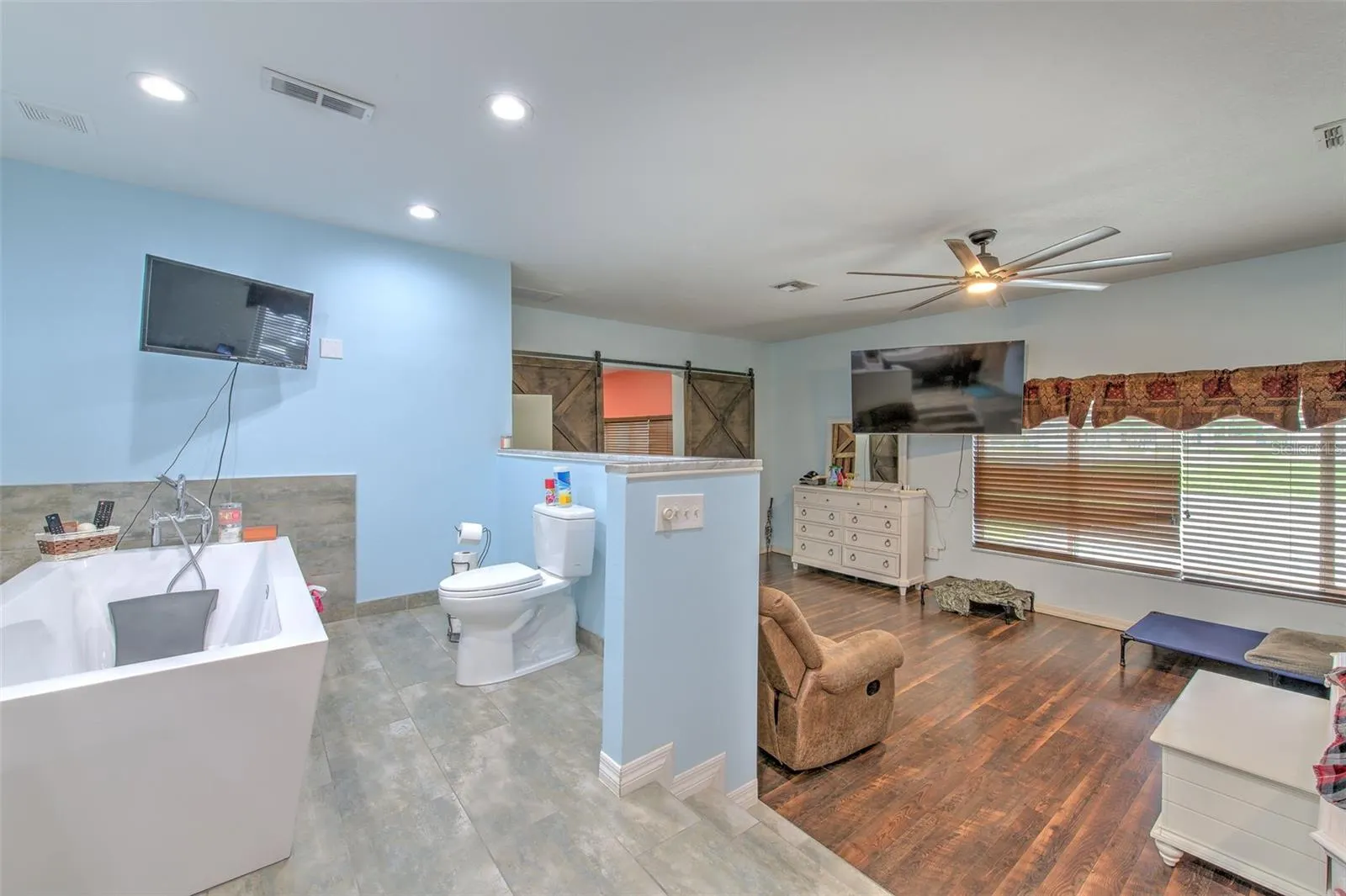 2515 PARKLAND DR