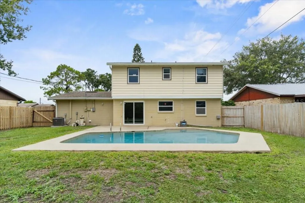 1710 DANA PL