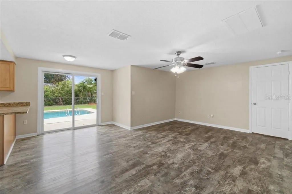 1710 DANA PL
