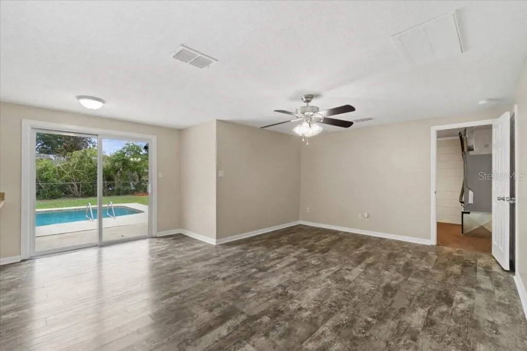 1710 DANA PL