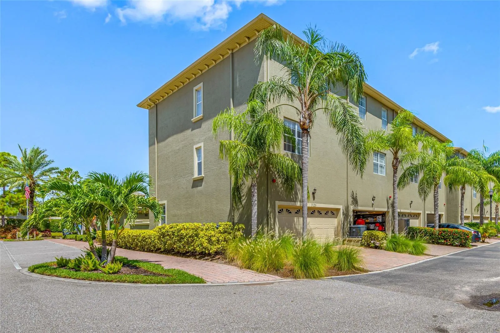7125 102ND LN