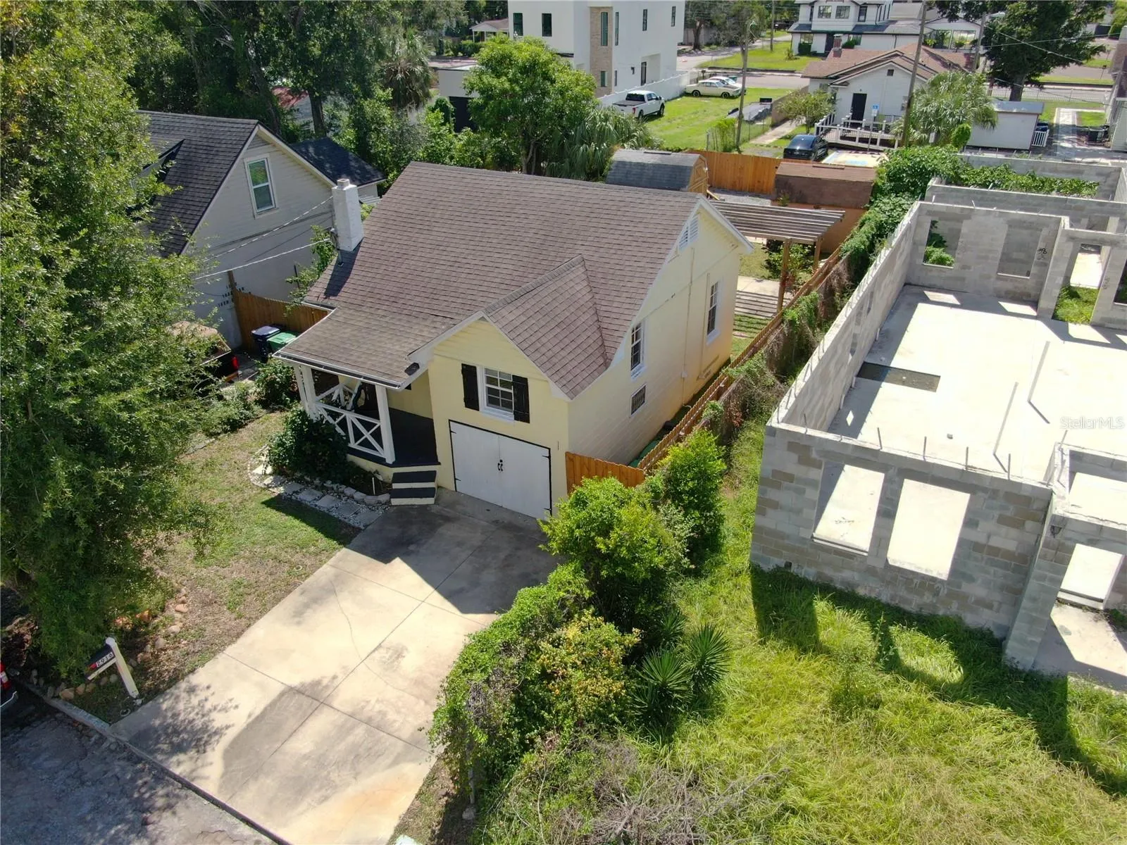 2916 N WOODROW AVE
