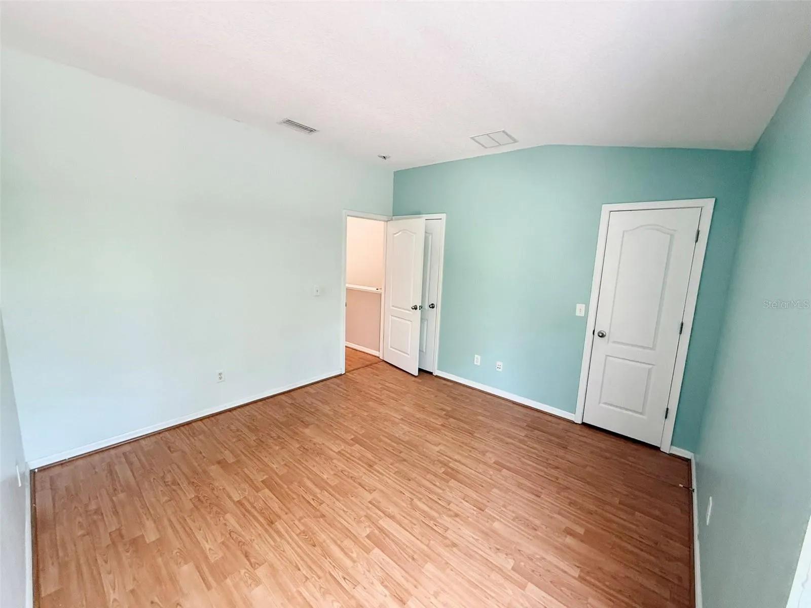 15922 FISHHAWK CREEK LN