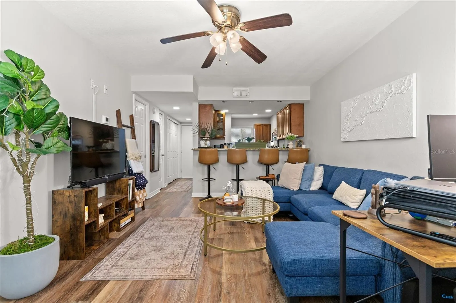 3206 W AZEELE ST #107, #107